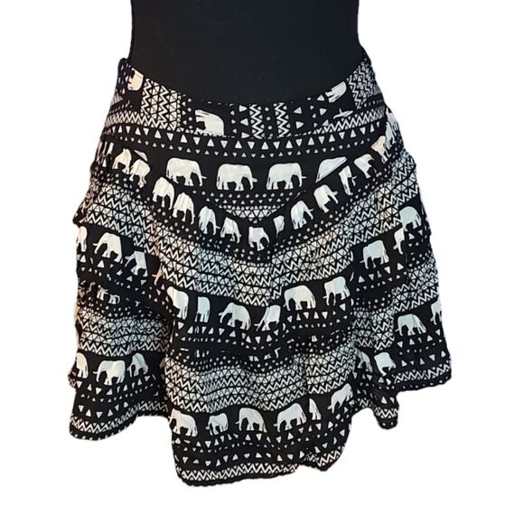Bethany Mota Black and White Elephant Print Ruffle Mini Skirt Small - Picture 1 of 5